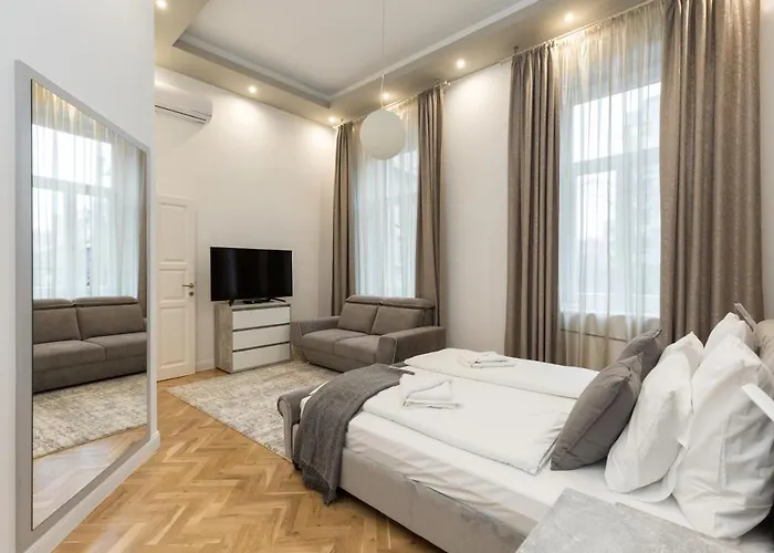 Center Grand Luxury W 2br/2bt *